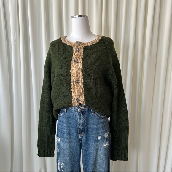 Color block Green and tan crewneck wool cardigan. - Picture 6 of 11